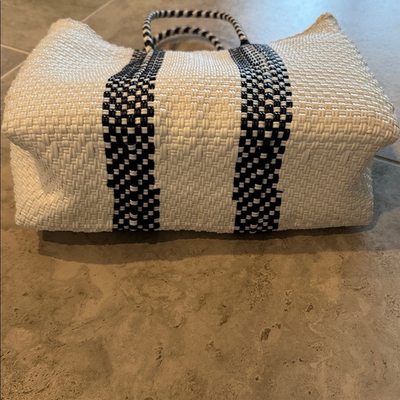 Lola’s Small Woven Tote Bag - Picture 5 of 8